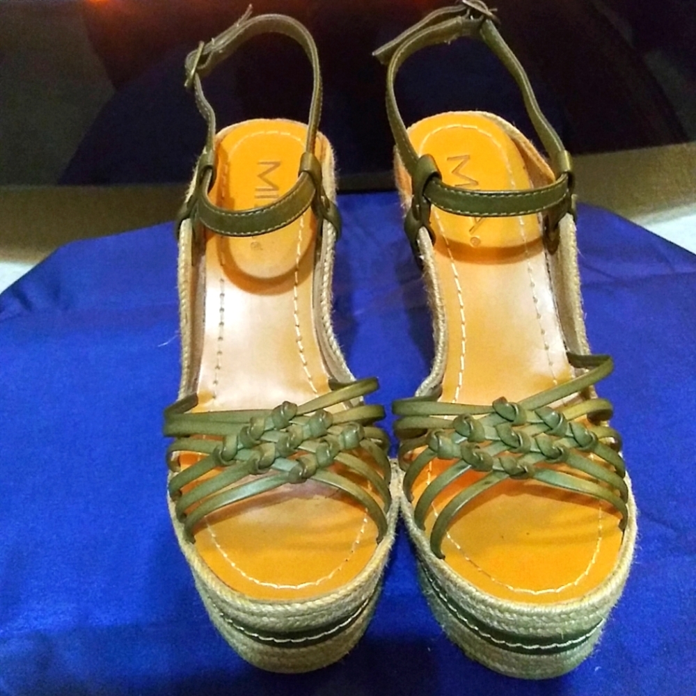 Sexy Green Size 8.5 Wedges